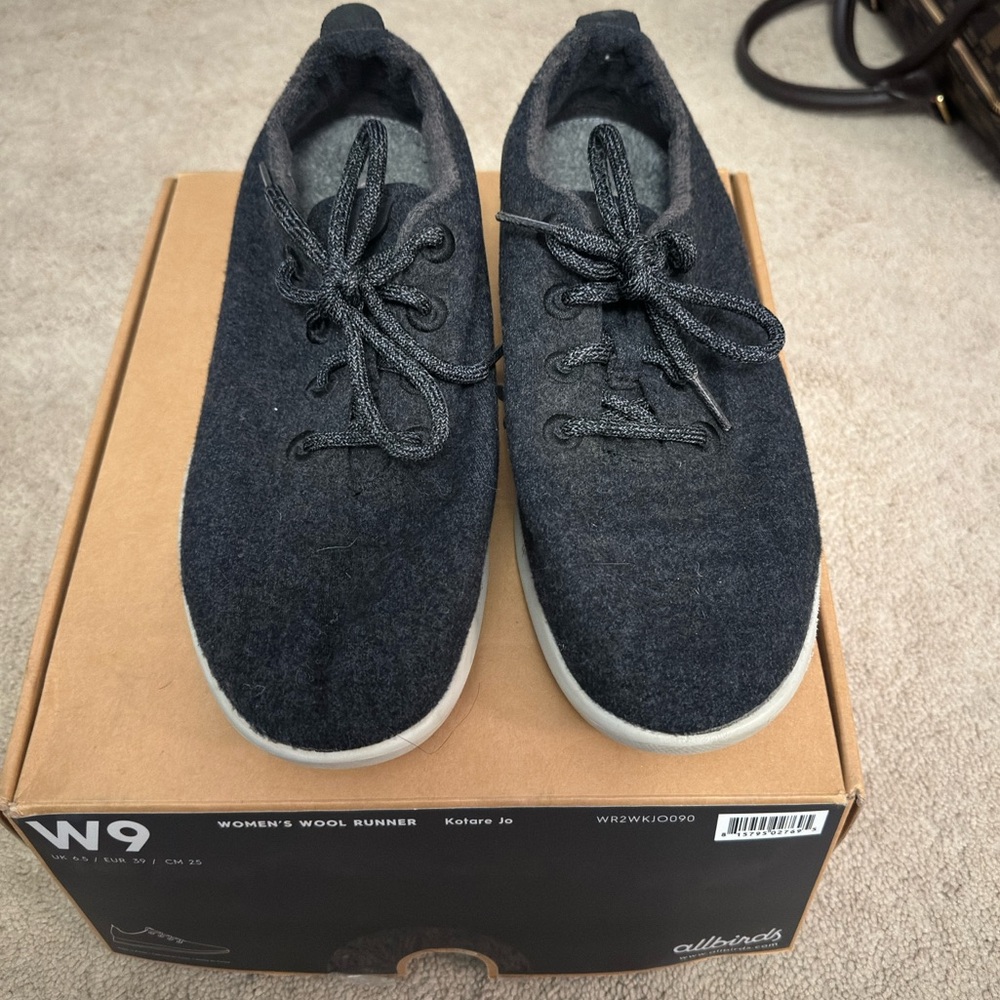 Allbirds women’s wool runner. Kotare Jo Size W9.